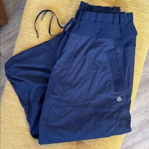 Lululemon Dance Studio Crop – Navy – Size 10 – 19” Inseam (Flawed)